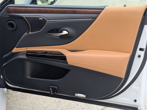 Used 2022 Lexus ES 300h Ultra Luxury image 28