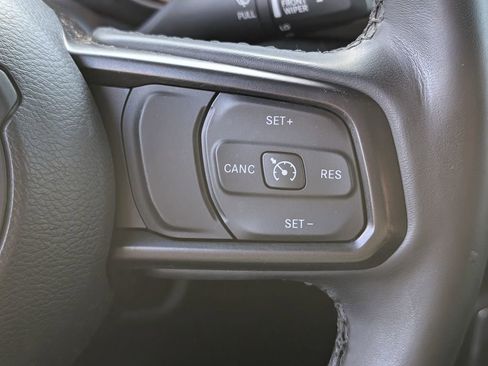 Used 2022 Jeep Gladiator Willys image 16