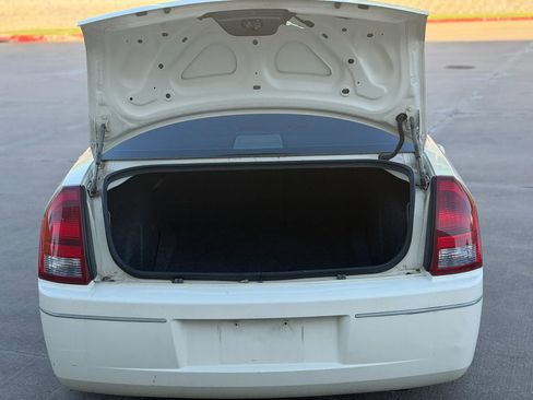 Used 2006 Chrysler 300 Touring RWD image 10