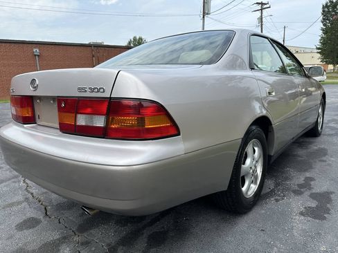Used 1997 Lexus ES 330 FWD image 3