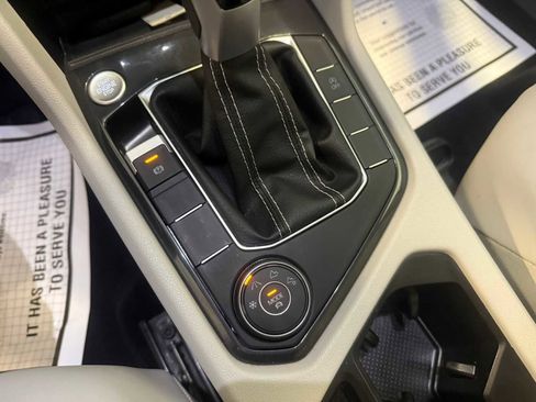 Used 2024 Volkswagen Tiguan SE w/ Panoramic Sunroof Package AWD/4WD image 35