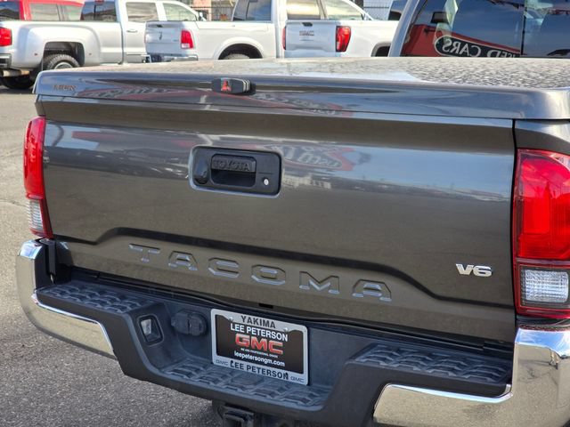 Used 2018 Toyota Tacoma TRD Off-Road AWD/4WD image 13