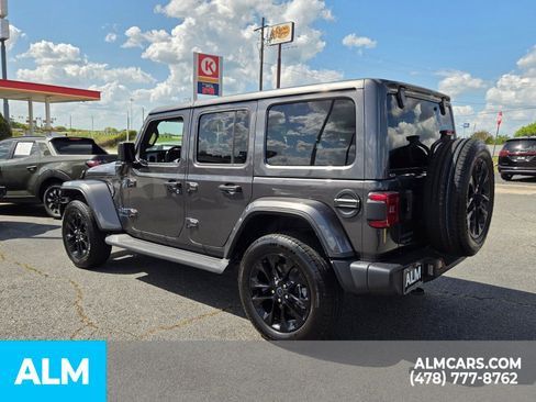 Used 2025 Jeep Wrangler Unlimited Sahara AWD/4WD image 9