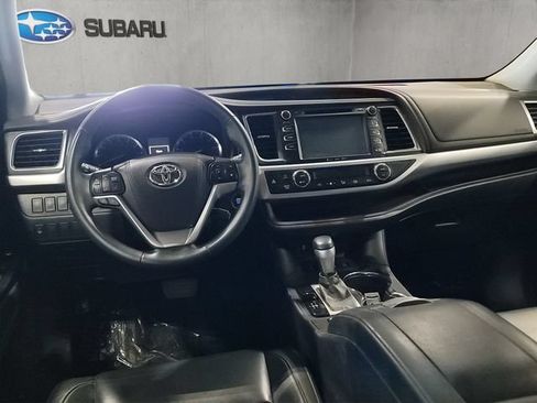 Used 2016 Toyota Highlander XLE AWD/4WD image 2