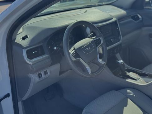 Used 2019 GMC Acadia SLE image 3