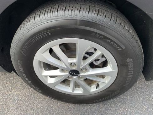 Used 2024 Kia Carnival LX image 20