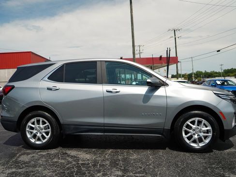 Used 2024 Chevrolet Equinox LT AWD/4WD image 2
