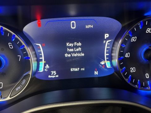 Used 2024 Chrysler Pacifica Touring-L image 23