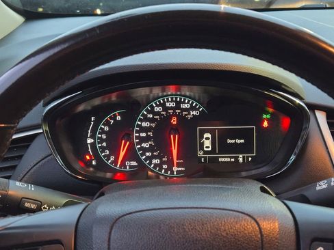 Used 2018 Chevrolet Trax LT w/ Driver Confidence Package image 28