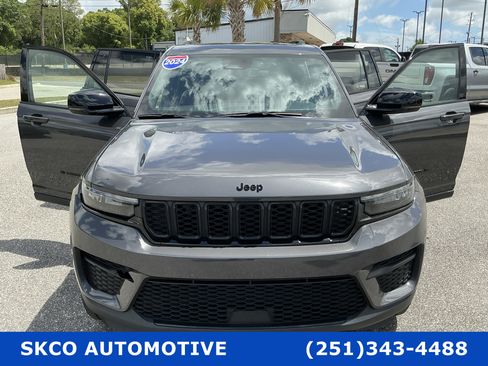 Used 2024 Jeep Grand Cherokee Altitude image 34