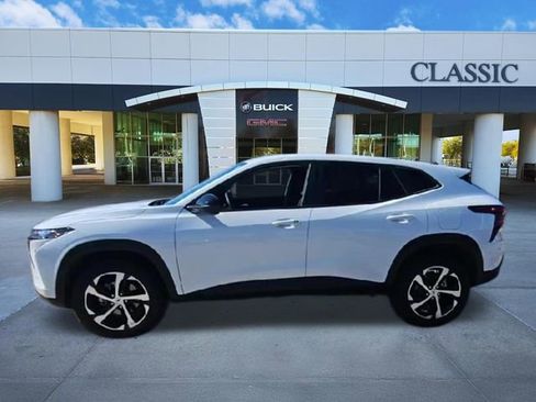 Used 2024 Chevrolet Trax RS FWD image 5