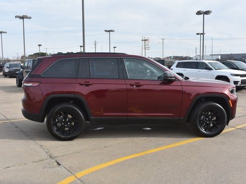 New 2026 Jeep Grand Cherokee Altitude AWD/4WD image 4