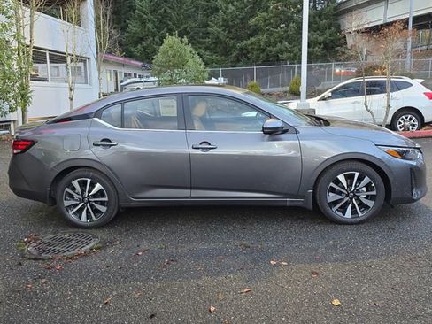 Used 2025 Nissan Sentra SV w/ SV Premium Package image 6