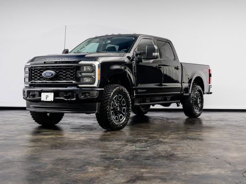 Used 2023 Ford F350 XLT w/ XLT Premium Package AWD/4WD image 7