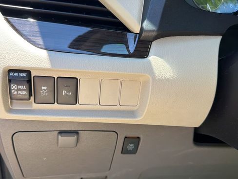 Used 2020 Toyota Sienna XLE Premium AWD/4WD image 24