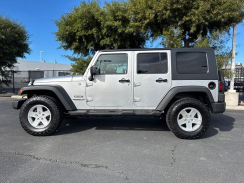 Used 2010 Jeep Wrangler Unlimited Sport image 9