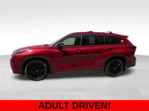 Used 2025 Toyota Highlander XSE image 3