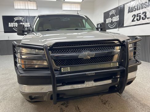 Used 2003 Chevrolet Silverado 2500 LT AWD/4WD image 2