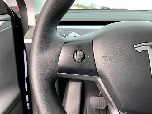 Used 2024 Tesla Model Y Long Range AWD/4WD image 20