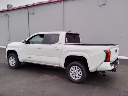 Used 2024 Toyota Tacoma SR5 image 11