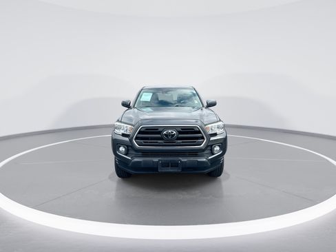 Used 2019 Toyota Tacoma SR5 AWD/4WD image 3