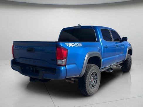 Used 2017 Toyota Tacoma TRD Off-Road AWD/4WD image 5