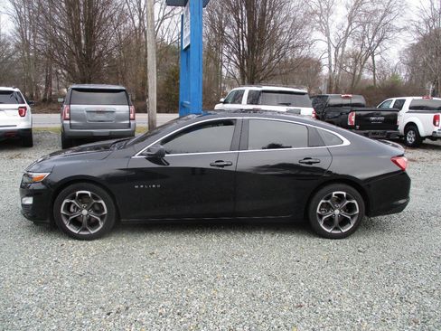 Used 2022 Chevrolet Malibu LT image 2