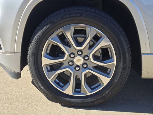 Used 2019 Chevrolet Traverse Premier w/ Driver Confidence II Package image 28
