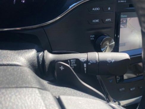 Used 2017 Toyota Avalon Limited image 23