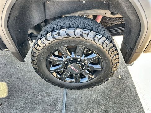 Used 2024 GMC Sierra 2500 AT4 w/ AT4 Premium Plus Package image 12