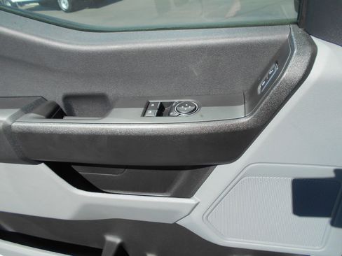 Used 2024 Ford F550 4x4 Regular Cab Super Duty image 21