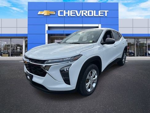 Certified 2024 Chevrolet Trax LS w/ Driver Confidence Package image 6