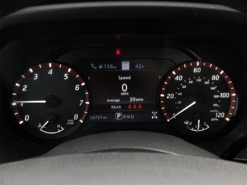 Used 2024 Nissan Titan PRO-4X w/ Pro-4x Convenience Package image 16