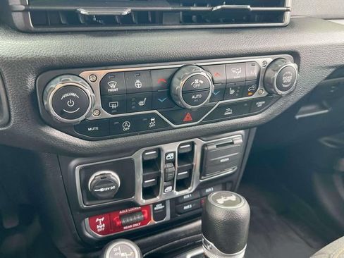 Used 2024 Jeep Wrangler Unlimited Sport AWD/4WD image 13