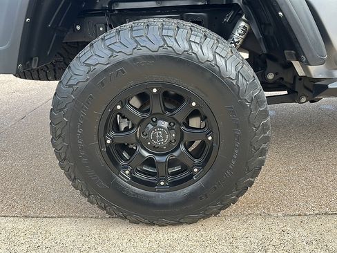 Used 2021 Jeep Gladiator Rubicon AWD/4WD image 7