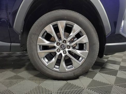 Used 2021 Toyota RAV4 XLE Premium image 14