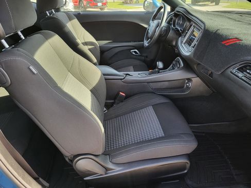 Used 2022 Dodge Challenger SXT RWD image 8