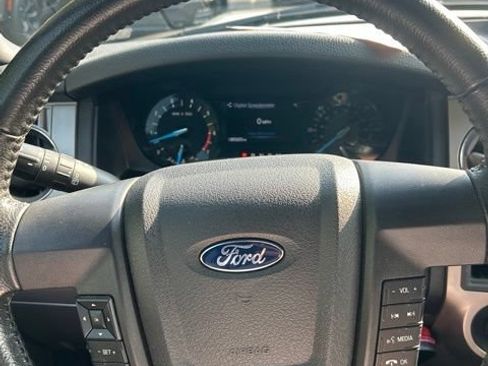 Used 2017 Ford Expedition XLT w/ Equipment Group 201A AWD/4WD image 15