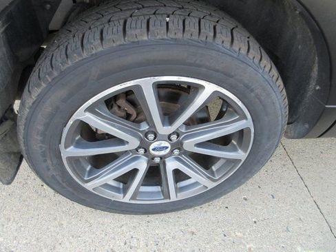 Used 2015 Ford Explorer XLT w/ Equipment Group 202A image 33