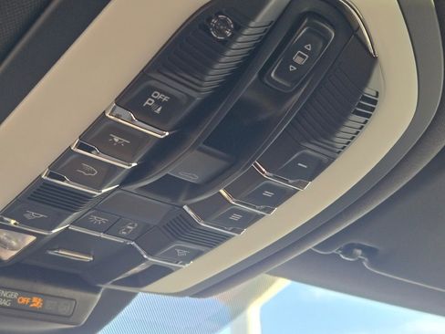 Used 2025 Porsche Macan image 26