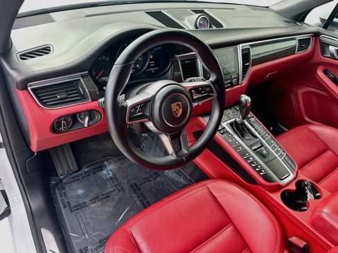 Used 2018 Porsche Macan GTS AWD/4WD image 9