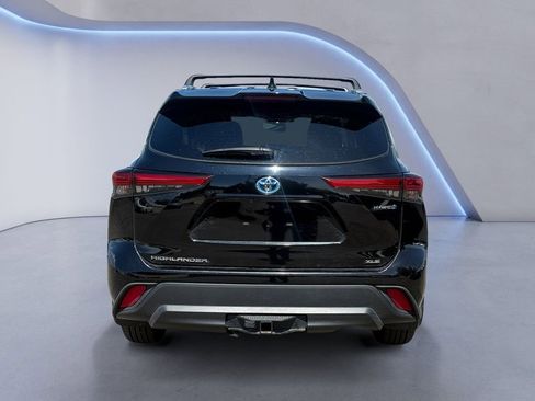 Used 2022 Toyota Highlander XLE AWD/4WD image 4