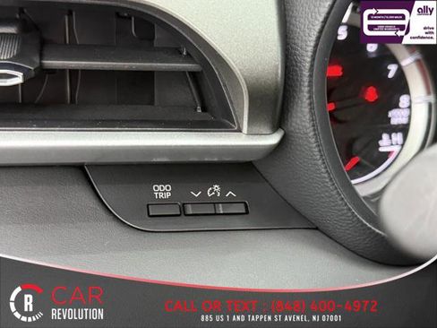 Used 2021 Toyota Highlander LE image 40