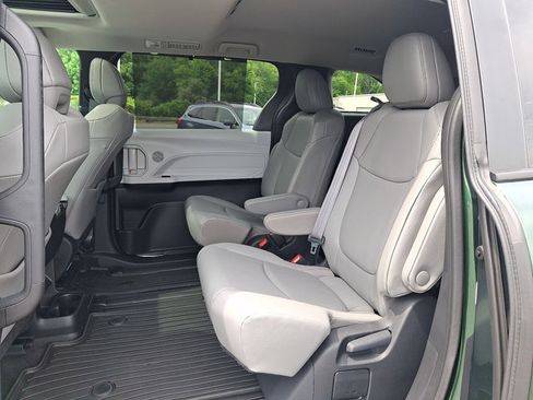 Certified 2025 Toyota Sienna XLE FWD image 21