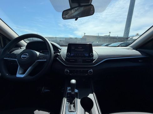 Used 2025 Nissan Altima 2.5 SV FWD image 33