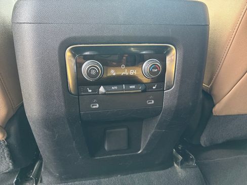 Used 2024 Chevrolet Suburban Premier AWD/4WD image 21