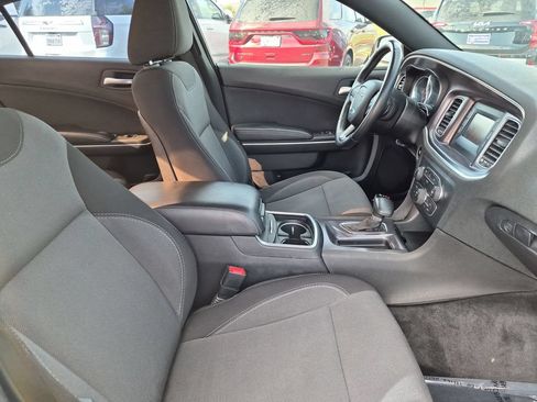 Used 2015 Dodge Charger SE w/ Power Sunroof Group RWD image 30