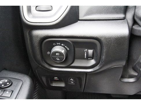Used 2020 RAM 1500 Big Horn AWD/4WD image 19