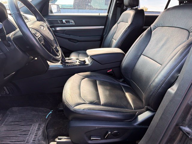 Used 2018 Ford Explorer XLT w/ Equipment Group 202A AWD/4WD image 4