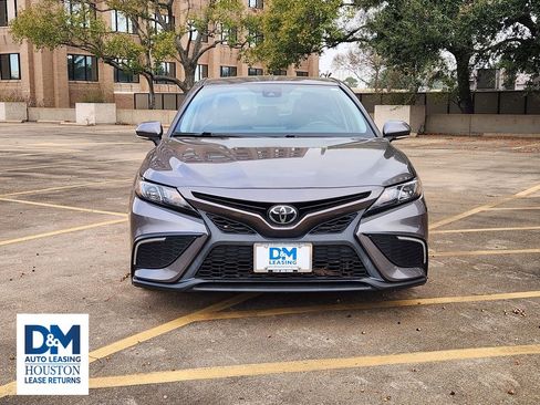 Used 2023 Toyota Camry SE image 2